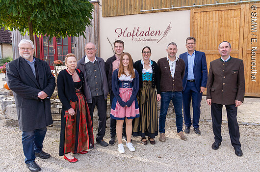Bayerns Wirtschafts- und Tourismusminister Hubert Aiwanger besucht den Bio-Ferienhof Scheckenbauer