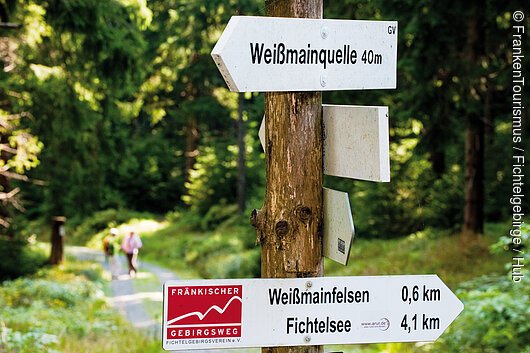 Wanderschilder am Ochsenkopf (Fichtelgebirge)