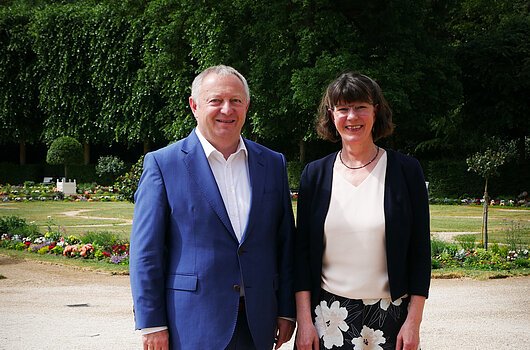 Thomas Bold, Verbandsvorsitzender und Angelika Schäffer, Geschäftsführerin freuen sich über den Erfolg des fränkischen Tourismus im ersten Halbjahr 2023