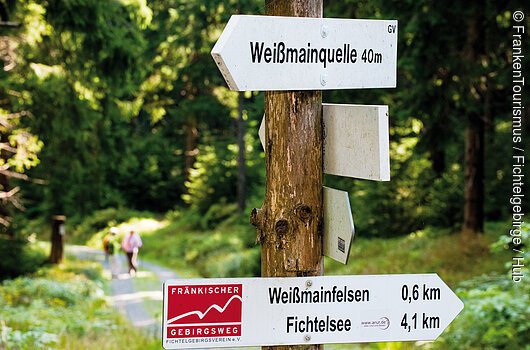 Wanderschilder am Ochsenkopf (Fichtelgebirge)