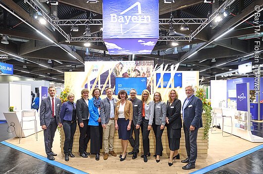 Gruppenbild "Bayern Stand" bei der Messe Kommunale 2023, Nürnberg