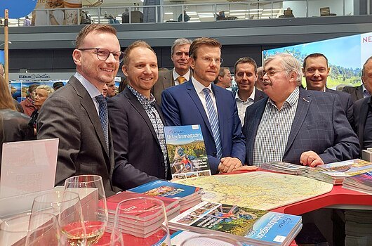 Im Gespräch mit OB Marcus König beim Messerundgang der Freizeitmesse 2024 (Nürnberg)