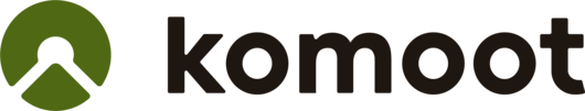 Logo mit grünem Kreis und stilisiertem Bergsymbol links neben dem Schriftzug „komoot“ in schwarzer Schrift