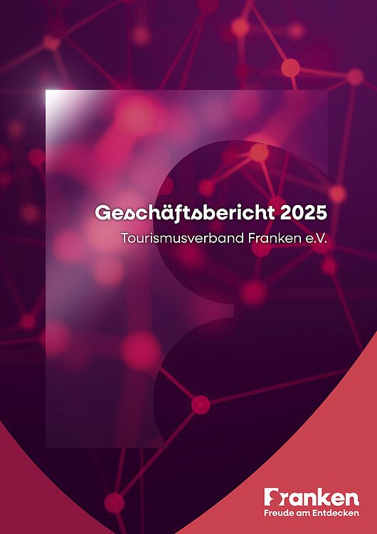 Titelblatt mit Text „Geschäftsbericht 2025 Tourismusverband Franken e.V.“ vor abstraktem rotem Netzwerk-Hintergrund